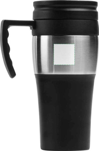 A destra della maniglia