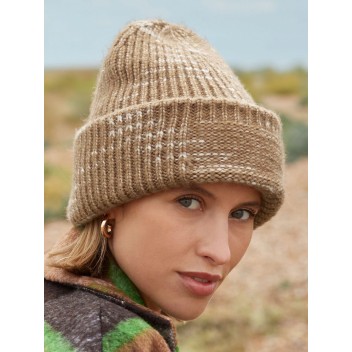 Chunky Knitted Patch Beanie - Gadget.it - 