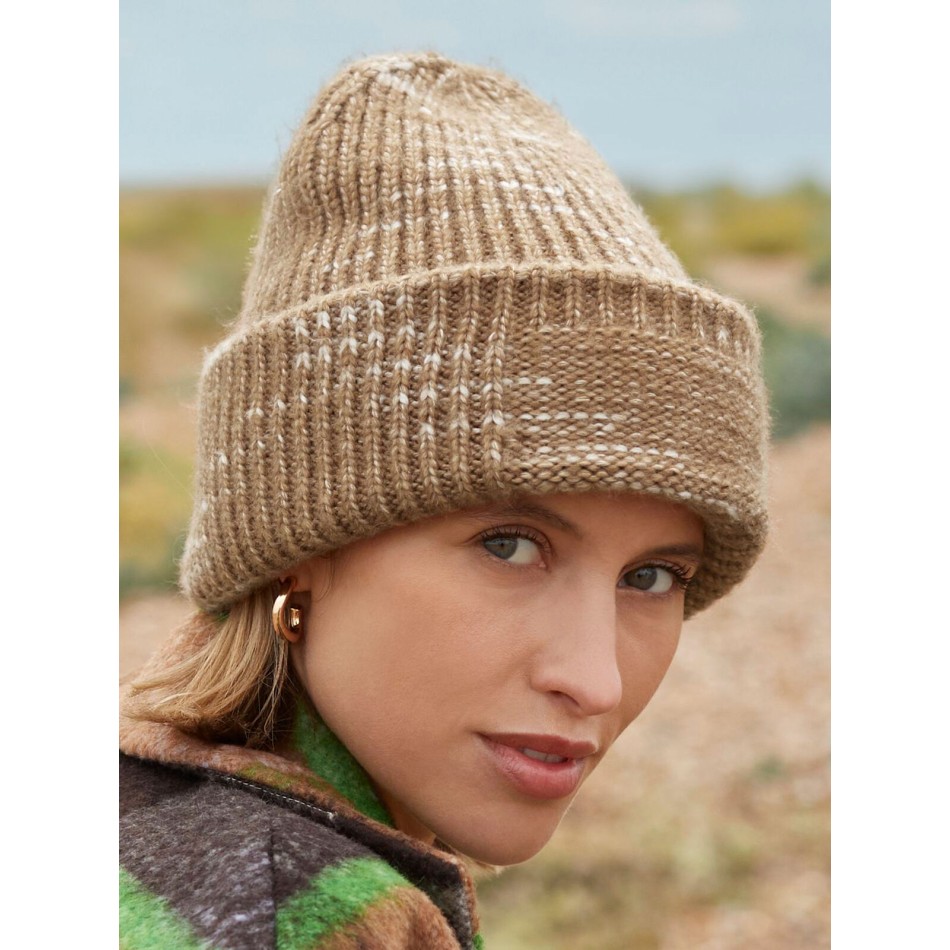 Chunky Knitted Patch Beanie - Gadget.it - 