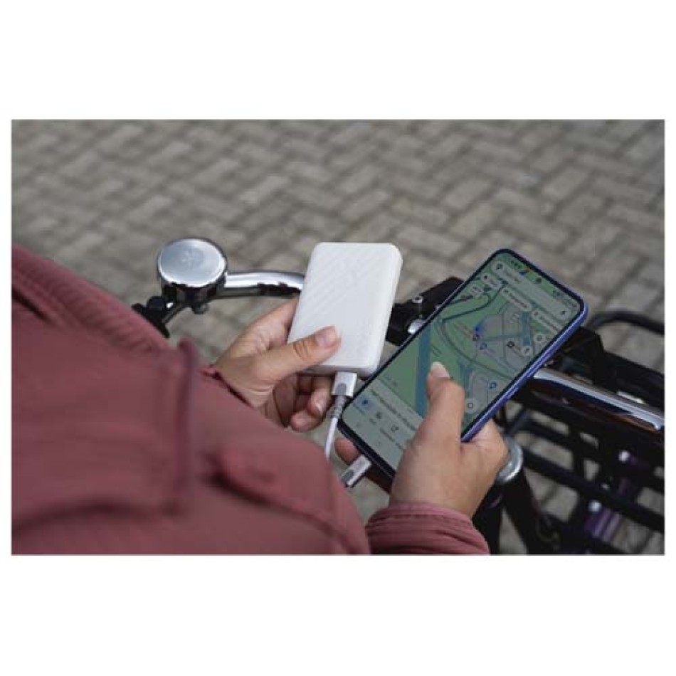 Power bank a ricarica rapida da 5.000 mAh 12 W Xtorm XG205 Go2  - Gadget.it - 