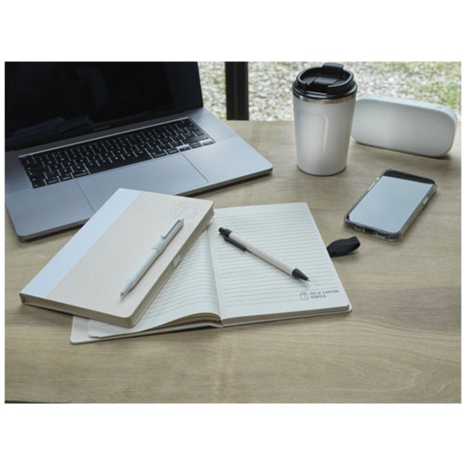 Set blocco note formato A5 e penna a sfera Dairy Dream realizzati con cartoni del latte riciclati - Gadget.it - 