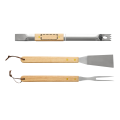centered_on_the_handle_of_the_grill_tong